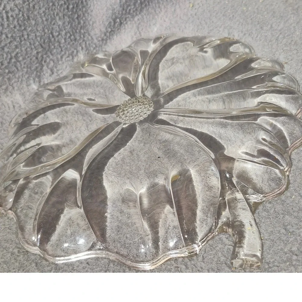 Vintage Clear‎ Pressed Glass Hibiscus Flower Serving Dish Scalloped Plate 8.5 in